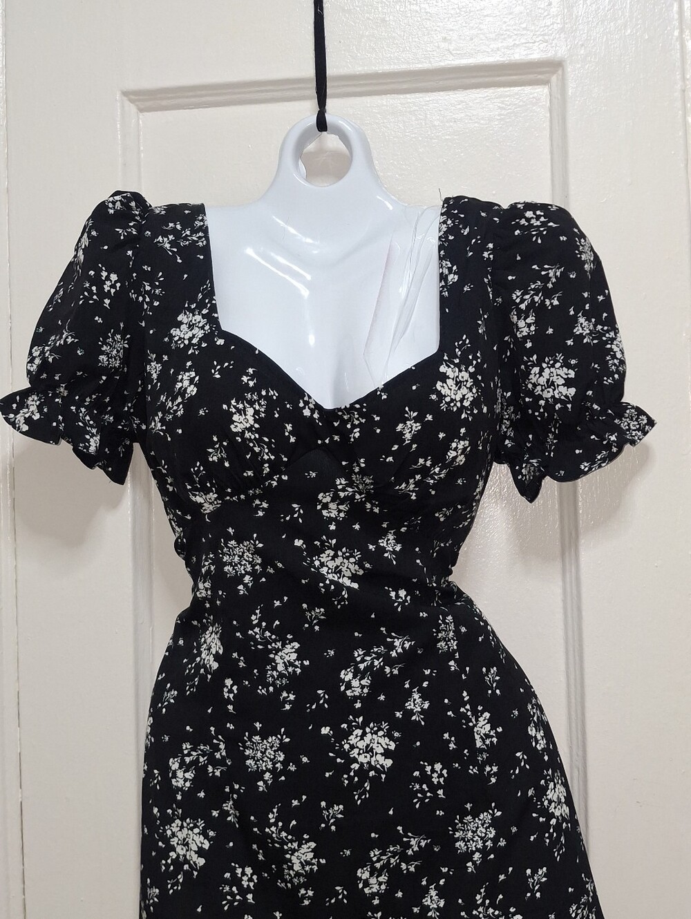 Inspired Hearts Black Floral Long Dress Puff Sleeves Open Back Size L - Picture 2 of 9